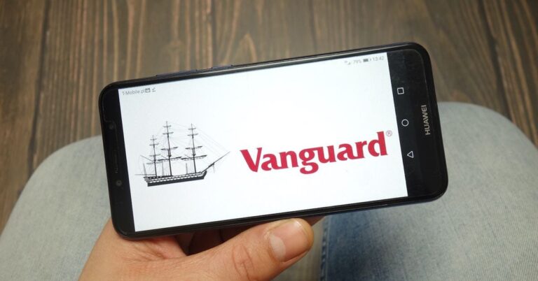 Vanguard Blocks Clients From Buying Bitcoin ETFs IBIT and GBTC